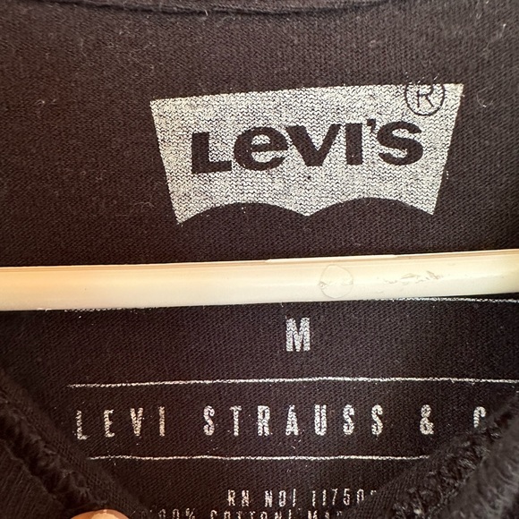 Levi’s womens tee size medium - Picture 4 of 4